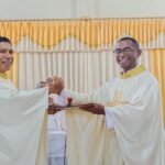 Sukacita Umat Paroki Lewotobi Merayakan Syukur Perak Imamat RD Leo Lewokrore dan Pelantikan Pastor P...