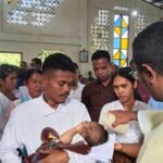 Sukacita Penerimaan Sakramen Baptis bagi 18 Anak di Paroki Santo Yosep Lewotobi